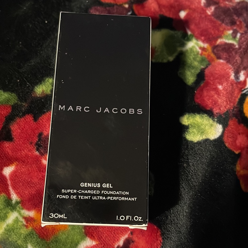 Marc Jacobs 66 Fawn Deep Genius Gel Foundation - Picture 2 of 5